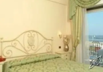 Bridge Hotel